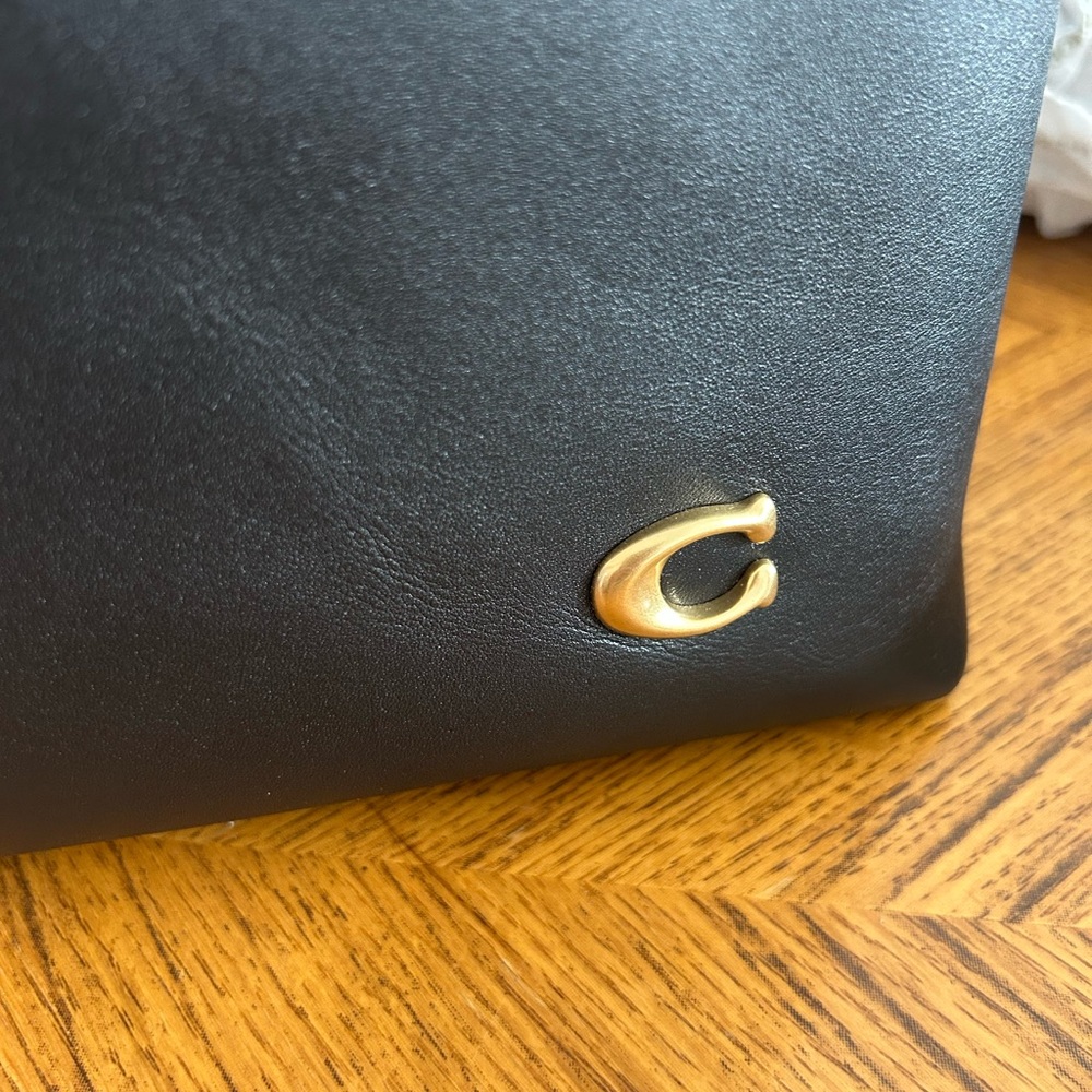 New Coach Black Leather Shoulder Bag with Gold Accent and Wallet - Picture 2 of 16